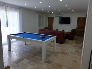 Games room - The Provençal villa. (Sarrians)