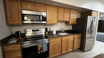 Deluxe Studio | Private kitchenette