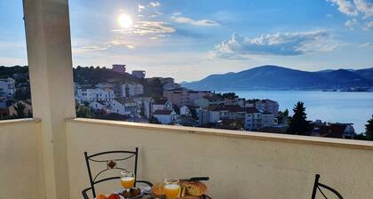 Apartment Ellie Large 4-bed duplex, 3 min to beach & amenities. Free Parking