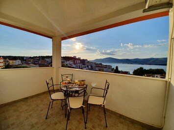 Balcony overlooking Adriatic - 250 meters from beach