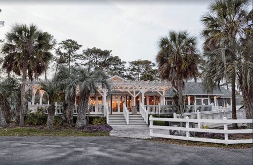 Gorgeous 2 Bedroom, 2 Bath Villa - Just  Steps To The Beach