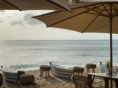 Little Bimshire spacious villa, large pool, private road near shops & bars