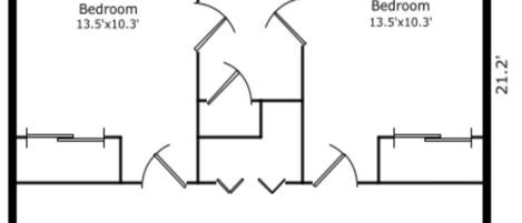 Plan d’étage d’une chambre d’hôtel comprenant deux chambres, une salle de bain et un coin repas. Les dimensions sont les suivantes : 13,5 pieds sur 10,3 pieds pour chaque chambre, 12,4 pieds sur 5,6 pieds pour la salle de bain et 27,7 pieds pour le coin repas.