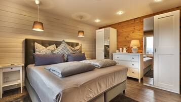 2 bedrooms, in-room safe, free WiFi, bed sheets