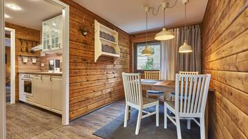 Cabin, 2 Bedrooms, Terrace | In-room dining