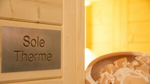 A sign reading "Sole Therme" and a bowl of ice cream. - Pension Jederzeit (Wallersdorf)