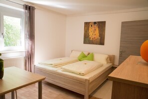 Quarto casal, vista para o jardim | Wi-Fi de cortesia
