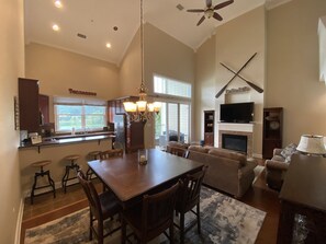 Fridge, microwave, oven, stovetop - Lake Front Condo @ Waterside Marina. Seasonal Pool, Hot Tub, Club house discount (Andersonville)