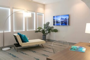 TV - Suite 6 (Cruz Bay)