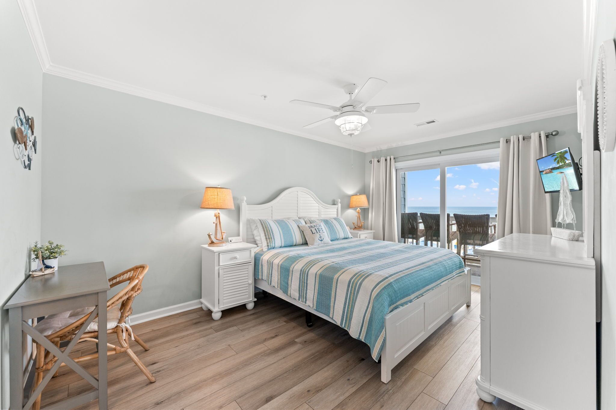3 bedrooms, iron/ironing board, WiFi (free), bed sheets