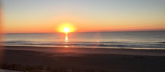 SUMMER SALE! Rare June & July dates available! Direct OCEANFRONT, 3 bdrm, 2 bath