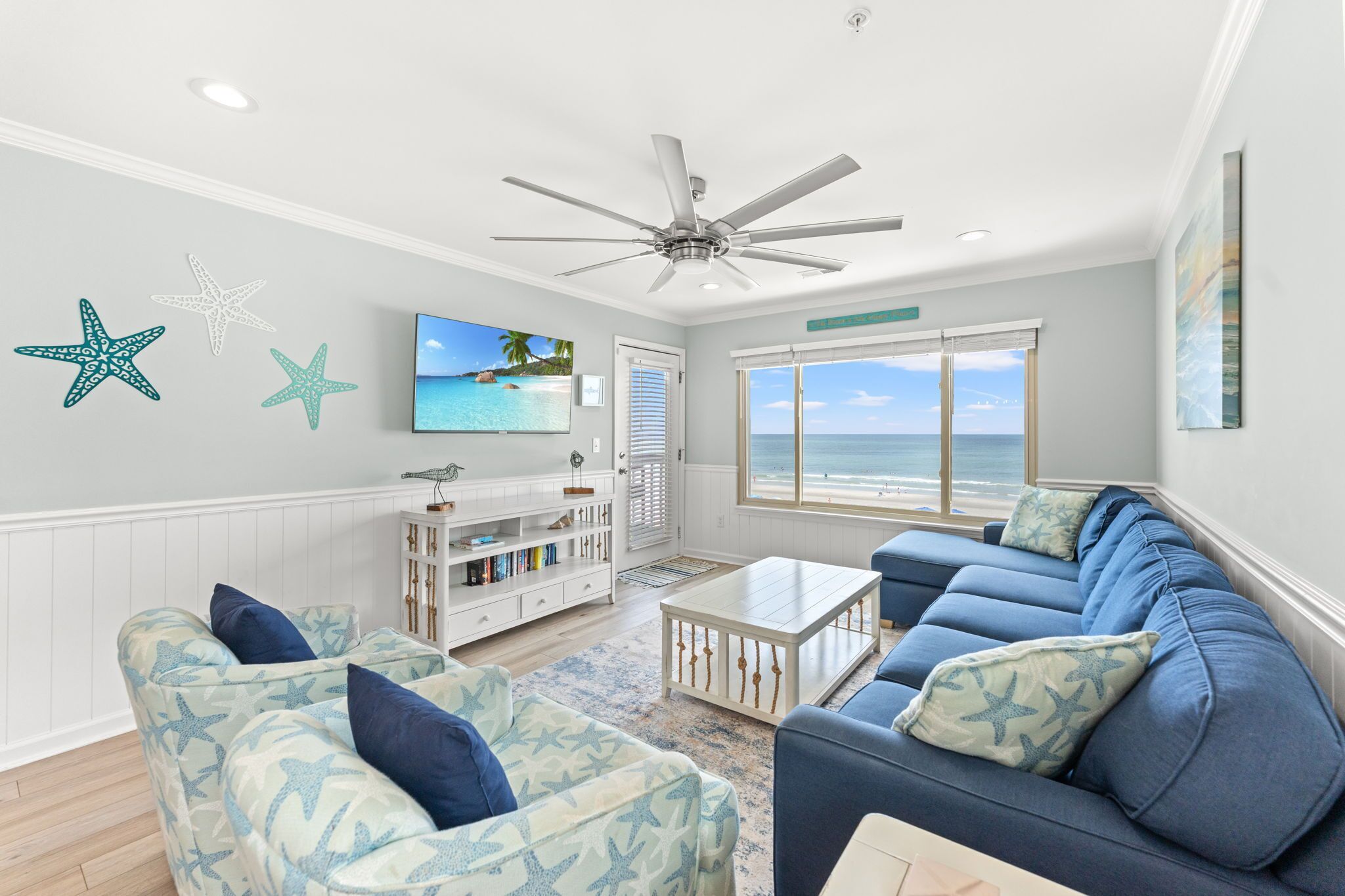 Smart TV, Netflix, DVD player, books