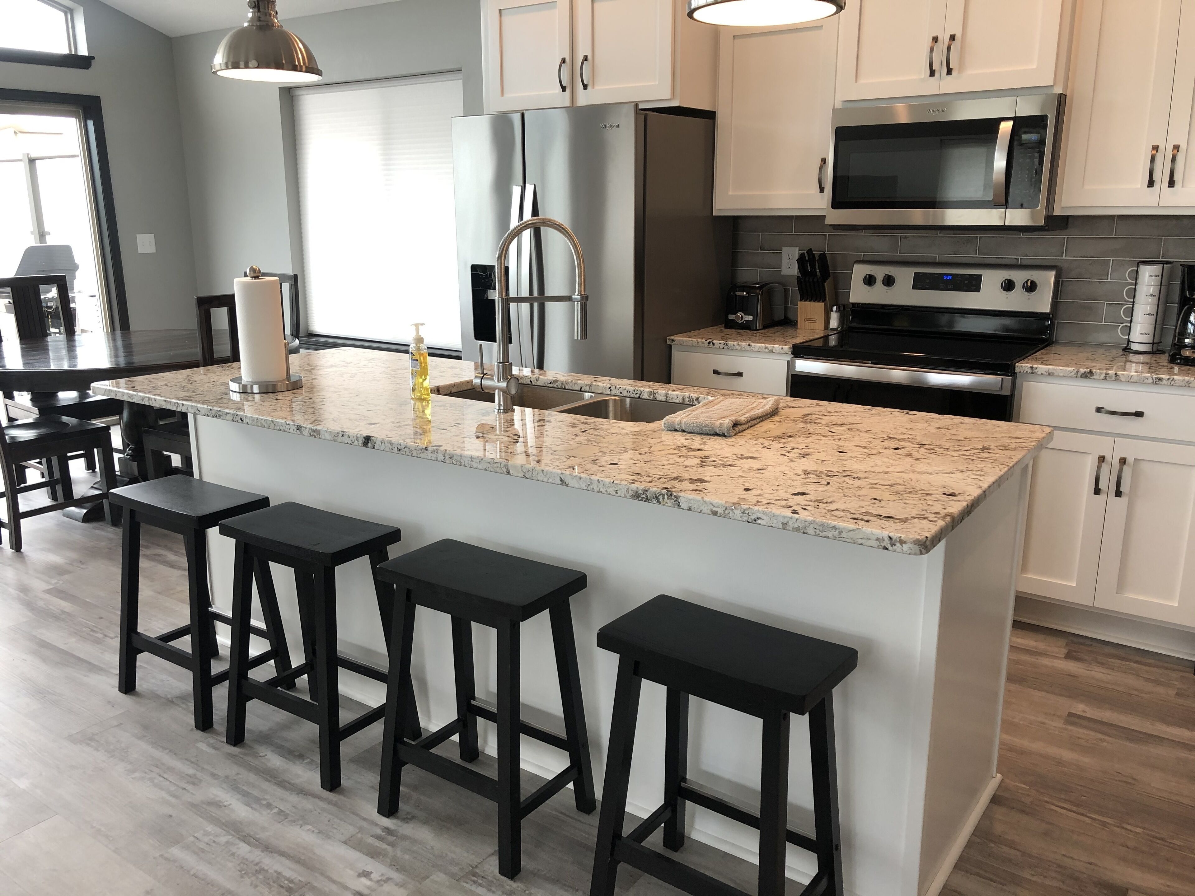 Beautiful 2 story cabin at Bridges Bay with lake view!