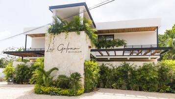 المنشأة من الخارج