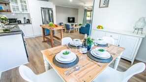 Dining - CANNY BREEZE - family friendly Pets welcome (AGNES WATER)