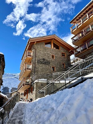 المنشأة من الخارج