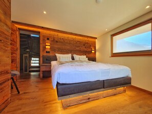 4 عدّة غرف نوم ومكتب وسرير سفر وواي فاي مجانًا