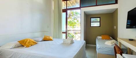 Suíte Varanda Triplo | Cortinas blackout, roupa de cama