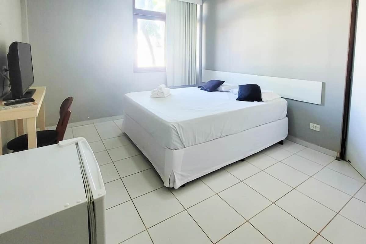 Standard Quádruplo | Blackout curtains, bed sheets
