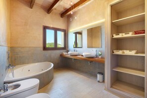 Combined shower/bathtub, jetted bath, hair dryer, towels - Luxury villa with infinity pool & jacuzzi (felanitx)