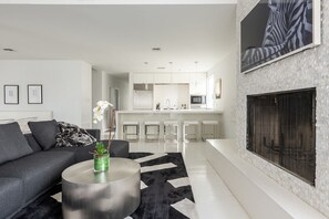 Smart TV, stereo - Villa Vici Penthouse (New Orleans)