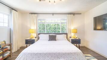 2 chambres, coffres-forts dans les chambres, bureau