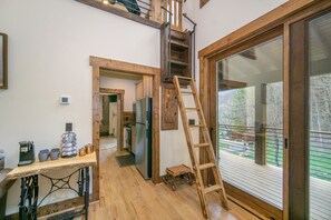 Interior - Husky Hideaway - Mountain views, Pet-friendly, Wi-Fi, and King Bed. (Banner Elk)