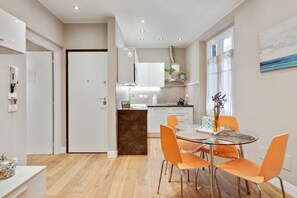 Dining - GuestHost - Comfortable and modern 45sqm apartment that can accommodate up to 4 people. Located on the second floor, without a lift and with steps to access, of a typical Florentine building in the historic center alleys, the apartment is located few min (Firenze)