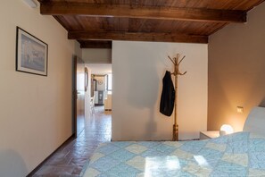 1 camera, ferro/asse da stiro, Wi-Fi