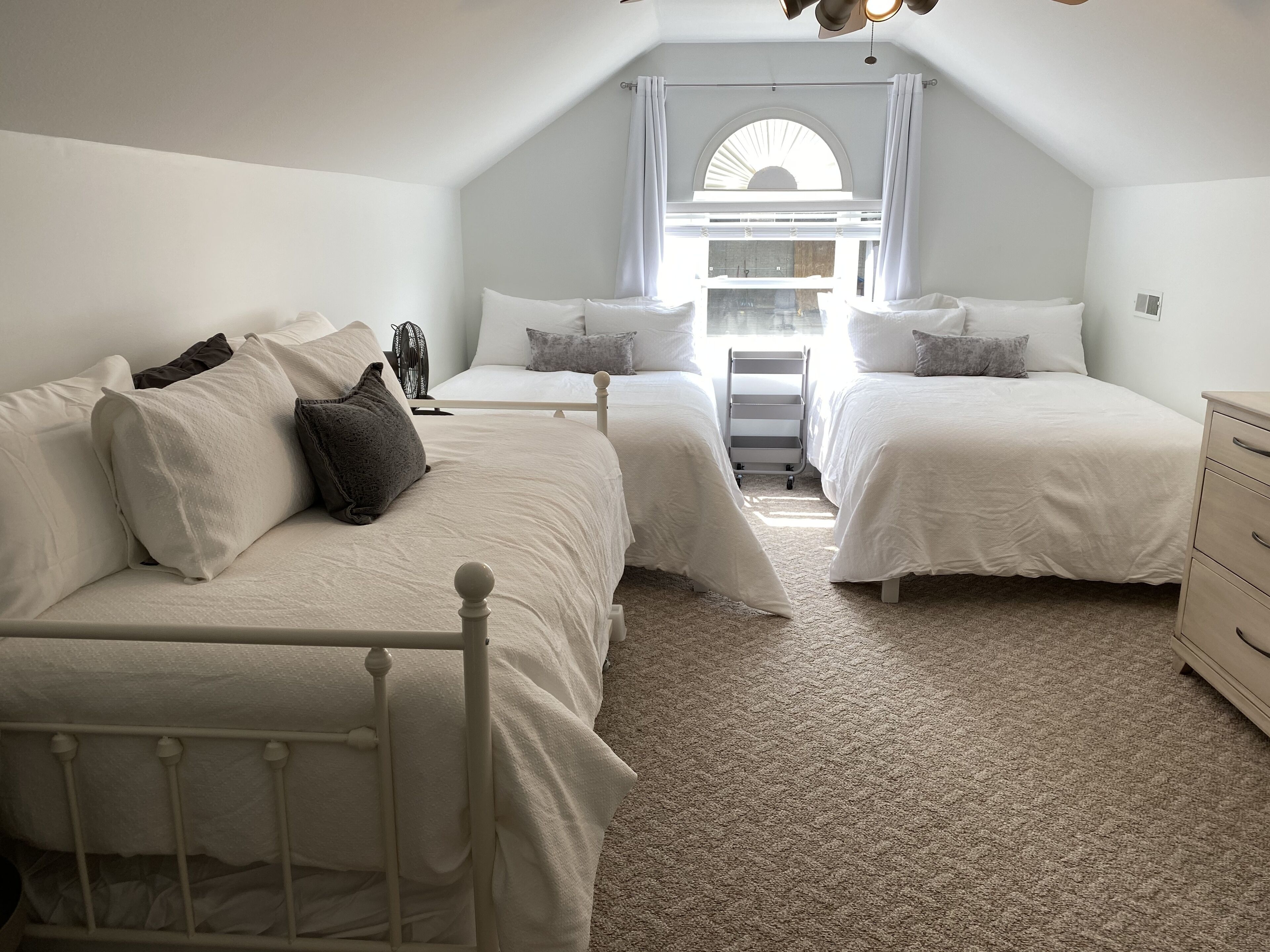 5 dormitorios, escritorio, wifi y ropa de cama