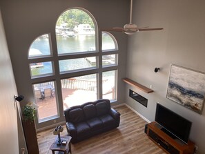 TV, fireplace, books, stereo - Lakefront Getaway for 14 guests (Sunrise Beach)