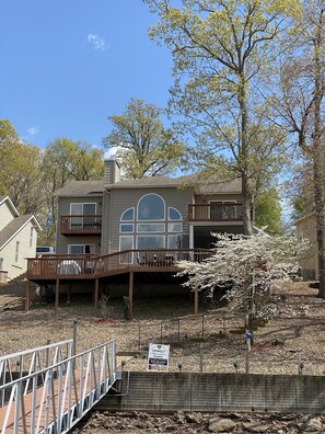 Exterior - Lakefront Getaway for 14 guests (Sunrise Beach)