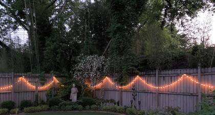 Picket Fence Cottage~ walk to MTSU and the downtown square!
