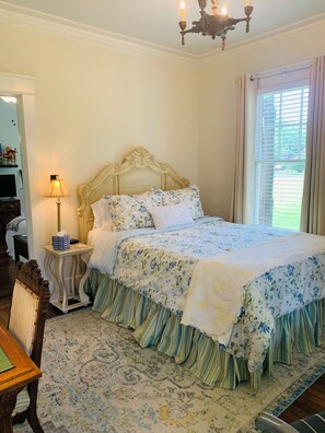 3 camere, una scrivania, ferro/asse da stiro, Wi-Fi gratuito