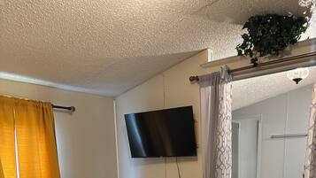 2 bedrooms, desk, iron/ironing board, travel cot