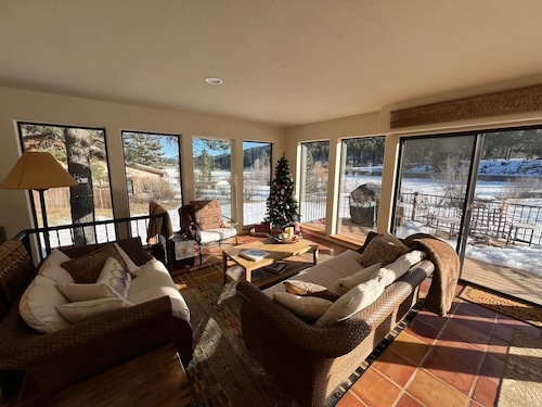 5 Bedroom Ski, Golf, Relax Country Club Home. Pet Friendly. Easy Access.