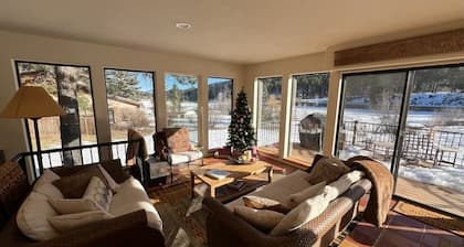 5 Bedroom Ski, Golf, Relax Country Club Home. Pet Friendly. Easy Access.