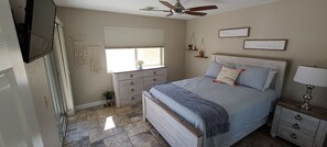 3 bedrooms, desk, free WiFi, bed sheets