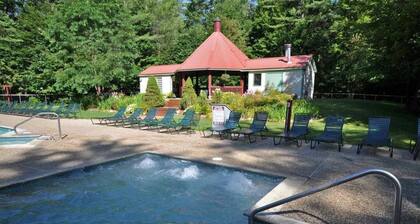 Attitash Mountain Resort Condo- 3 Floors, Sleeps 12- Story Land, Ski, Shop, Golf