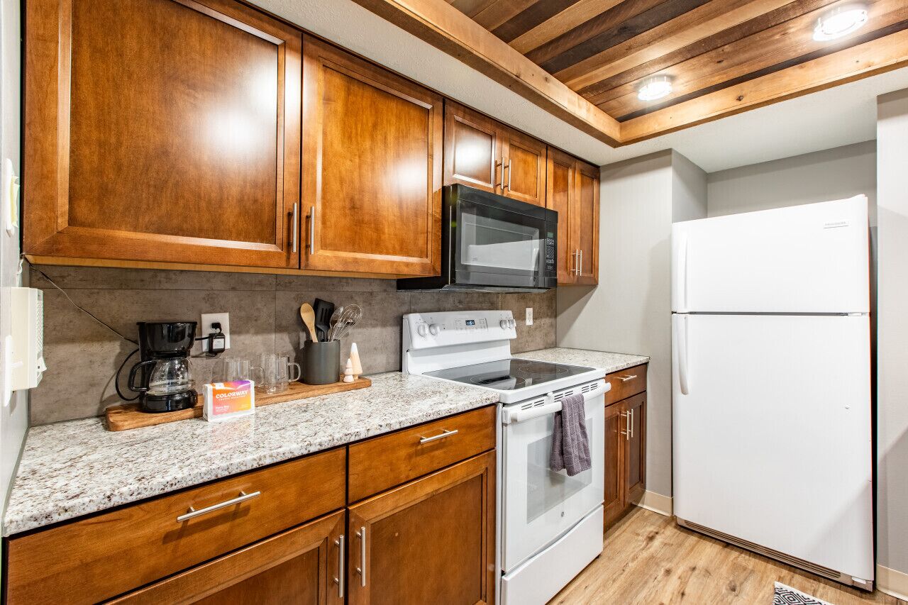 雪櫃、微波爐、焗爐、爐具