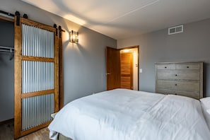 2 bedrooms, desk, free WiFi, bed sheets