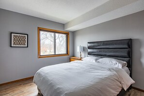2 bedrooms, desk, free WiFi, bed sheets
