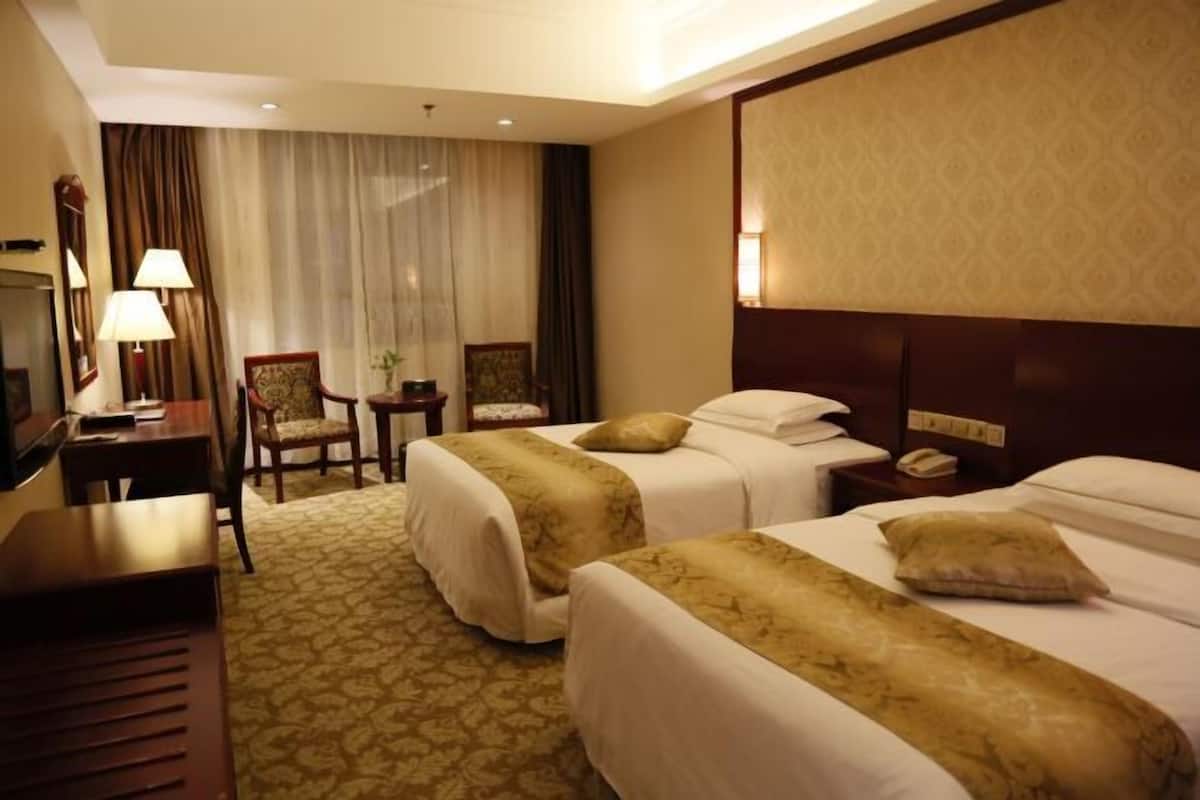 1 bedroom, desk, blackout drapes, free WiFi