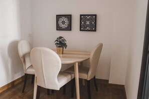 In-room dining - Chula Premium Homes (Ban Chang)