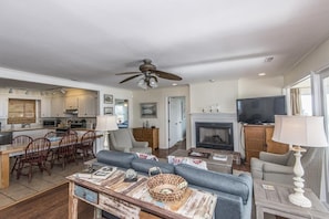 House, Multiple Beds (Beach Blessing- Whole House) | Living room
