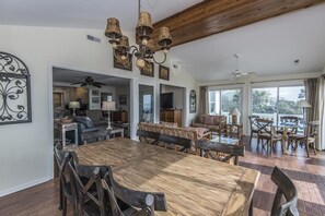 Rumah, Beberapa Tempat Tidur (Beach Blessing- Main) | Tempat makan