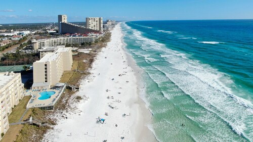 3 Bedroom - Ocean View Condo for 8  - Top Floor - Alerio C402