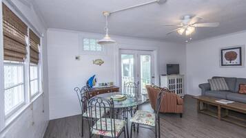 House, Multiple Beds (Beach Blessing- Guest) | Living room