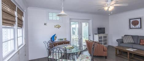 House, Multiple Beds (Beach Blessing- Guest) | Living room