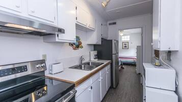 House, Multiple Beds (Beach Blessing- Guest) | Private kitchen